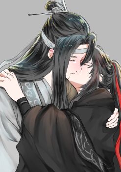 2boys absurdres black_hair black_hanfu chinese_clothes closed_eyes couple grey_background hair_ribbon hand_on_another&#039;s_shoulder hanfu headband highres hug kiss lan_wangji long_hair long_sleeves male_focus modao_zushi multiple_boys naruse_(kmk648) ponytail red_ribbon ribbon robe sidelocks simple_background topknot upper_body wei_wuxian white_hanfu white_headband wide_sleeves xiao_guan_(headdress) yaoi