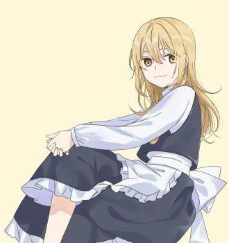 1girl absurdres apron back_bow black_skirt black_vest blonde_hair bow closed_mouth commentary_request crossed_legs frilled_skirt frills highres interlocked_fingers kirisame_marisa light_smile long_hair looking_at_viewer no_headwear own_hands_together simple_background skirt solo touhou tsuno_no_hito vest waist_apron white_apron white_bow yellow_background yellow_eyes