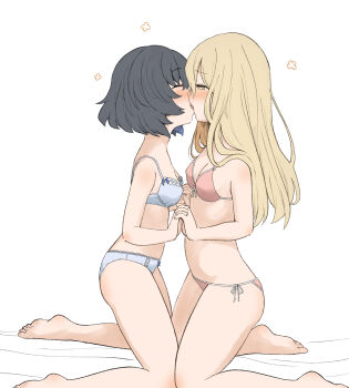 2girls barefoot black_hair blonde_hair blue_bra blue_panties bra commentary_request french_kiss highres holding_hands interlocked_fingers kiss kneeling kurosawa_karura long_hair multiple_girls original panties pink_bra pink_panties short_hair side-tie_panties simple_background tongue underwear underwear_only white_background yellow_eyes yuri