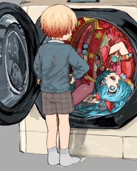 +_+ 1boy 1girl aged_down ahoge blonde_hair blue_hair bnna-0208 commentary_request gradient_hair hatsune_miku highres long_hair long_sleeves multicolored_hair open_mouth orange_hair partial_commentary plaid_clothes plaid_shorts project_sekai ribbon short_hair short_sleeves shorts socks star_(symbol) stuck_in_object teeth tenma_tsukasa upper_teeth_only vocaloid washing_machine white_socks wonderlands_x_showtime_(project_sekai) wonderlands_x_showtime_miku
