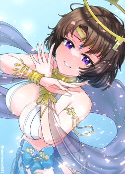 1girl absurdres alternate_costume angel_(last_origin) armlet armpit_crease bare_shoulders black_hair blue_gemstone blue_sash blush bow breasts circlet cleavage collarbone commission confetti crossed_hands dancer forehead_jewel gem gold gold_armlet gold_choker gold_circlet gold_halo hair_between_eyes halo halterneck highres jewelry large_breasts last_origin light_particles looking_at_viewer navel noonnoon531 parted_lips pelvic_curtain pixiv_commission purple_eyes revealing_clothes sash short_hair skindentation smile solo twitter_username waist_bow