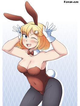 1girl animal_ears arms_up bare_shoulders black_pantyhose blonde_hair blue_background blue_eyes bow bowtie breasts brown_bow brown_bowtie brown_leotard collar collarbone cowboy_shot detached_collar female_focus gloves gradient_background hololive hololive_english konan_exe large_breasts leaning_forward leotard medium_hair mole mole_on_breast one_eye_closed open_mouth pantyhose playboy_bunny rabbit_ears rabbit_tail simple_background smile solo standing strapless strapless_leotard tail teeth tongue two-tone_background upper_teeth_only virtual_youtuber watson_amelia white_background white_collar white_gloves