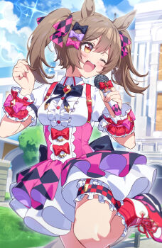 1girl animal_ears black_bow blue_sky blurry blush bokeh bow brown_eyes brown_hair center_frills cloud cloudy_sky commentary_request day depth_of_field diamond_(shape) dolldolldd ear_ornament frilled_sleeves frilled_thigh_strap frilled_wristband frills hair_between_eyes hair_bow hair_ornament highres holding holding_microphone horse_ears horse_girl horse_tail layered_skirt long_hair microphone multiple_hair_bows one_eye_closed open_mouth outdoors pink_bow plaid_clothes puffy_short_sleeves puffy_sleeves purple_bow red_bow shirt short_sleeves skirt sky smart_falcon_(love_4ever)_(umamusume) smart_falcon_(umamusume) smile solo sweat tail teeth thigh_strap twintails umamusume upper_teeth_only white_shirt