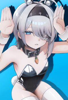 1girl ahoge alternate_costume animal_ears armpits arms_up bare_shoulders black_collar black_leotard black_survival blue_background blue_eyes collar covered_navel eternal_return:_black_survival eyepatch fake_animal_ears fake_tail grey_hair hair_over_one_eye hairband highres leotard looking_at_viewer medium_hair moonb3702 open_mouth playboy_bunny rabbit_ears rabbit_pose rabbit_tail shadow simple_background sissela_kyle solo strapless strapless_leotard tail thighhighs thighs white_thighhighs wrist_cuffs