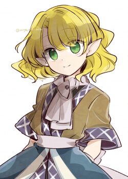 1girl arms_behind_back blonde_hair brown_shirt closed_mouth commentary green_eyes highres medium_hair mizuhashi_parsee pointy_ears scarf shirt short_sleeves smile solo tama_(hiroshige_36) touhou twitter_username upper_body white_background white_scarf