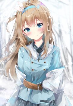 1girl aizawa_(aizawatsu) blue_eyes blue_hairband blue_jacket girls&#039;_frontline hair_between_eyes hair_ornament hairband highres jacket light_brown_hair long_hair long_sleeves looking_at_viewer one_side_up sidelocks skirt snowflake_hair_ornament solo striped_clothes striped_skirt suomi_(girls&#039;_frontline) vertical-striped_clothes vertical-striped_skirt