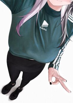 1girl alternate_costume black_hair black_leggings black_nails breasts closed_mouth colored_inner_hair commentary english_commentary eyes_out_of_frame from_above green_sweater grey_hair head_out_of_frame highres hololive hololive_english large_breasts leggings long_hair multicolored_hair no_socks shadow shiori_novella smile solo split-color_hair standing sweater two-tone_hair unmeidesu v virtual_youtuber white_background