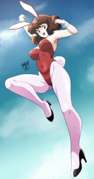 1980s_(style) 1girl 2025 :d absurdres animal_ears arm_up blue_eyes breasts brown_hair commentary covered_navel daicon daicon_bunny_girl daicon_iv danmakuman dynamic_pose english_commentary fake_animal_ears fake_tail full_body gluteal_fold high_heels highleg highleg_leotard highres leotard looking_at_viewer medium_breasts oldschool open_mouth pantyhose pink_pantyhose rabbit_ears rabbit_tail retro_artstyle short_hair signature smile solo tail teeth thighs upper_teeth_only variant_set wrist_cuffs