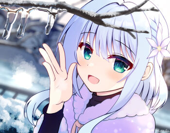 1girl :d alternate_costume backlighting bare_tree blue_hair blush capelet commentary_request day dutch_angle eyes_visible_through_hair flower fur-trimmed_capelet fur_trim green_eyes hair_between_eyes hair_flower hair_intakes hair_ornament hamidashi_creative hand_up happy highres icicle long_sleeves looking_at_viewer medium_hair nanatsu_(na_na_tsu) nishiki_asumi open_mouth outdoors outstretched_hand sidelocks smile snow solo tree waving white_capelet white_flower winter winter_clothes