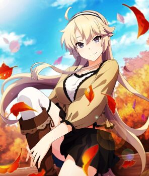 1girl autumn autumn_leaves belt black_hairband black_skirt blonde_hair blue_eyes blue_sky boots breasts brown_boots closed_mouth cloud cowboy_shot day dot_nose falling_leaves game_cg hairband heart heart_necklace jewelry knee_up kohagura_ellen large_breasts leaf lens_flare long_hair looking_at_viewer necklace official_art orange_belt outdoors shirt single_thighhigh sitting skirt sky smile solo striped_clothes striped_hairband sun thighhighs third-party_source toji_no_miko toji_no_miko:_kizamishi_issen_no_tomoshibi tree white_hairband white_shirt white_thighhighs yellow_shirt