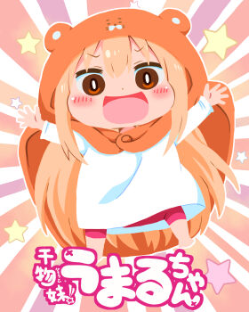 1girl :d absurdres barefoot blonde_hair blush cape chibi chibi_only commentary_request copyright_name dated_commentary doma_umaru dot_nose full_body hair_between_eyes hamster_hood highres himouto!_umaru-chan hood hood_up hooded_cape komaru_(himouto!_umaru-chan) long_hair long_sleeves no_lineart open_mouth orange_cape orange_eyes outline outstretched_arms pink_shorts shirt shorts smile solo spread_arms star_(symbol) sunburst sunburst_background tsujimoto_hokke very_long_hair white_outline white_shirt