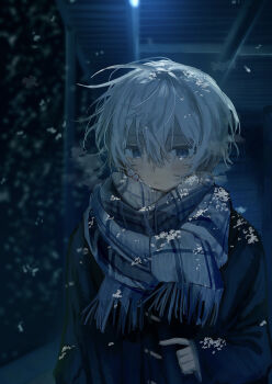 1boy absurdres blue_eyes coat commentary_request gauze gauze_on_cheek hair_between_eyes highres male_focus messy_hair night original scarf snowing solo toggles train_station white_hair winter winter_clothes winter_coat yuruku