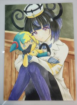 1girl black_hair black_ribbon blue_gloves blunt_bangs blush canari_(pokemon) canari_plush_(pokemon) character_doll closed_mouth commentary_request crossed_arms doll eyelashes gloves gwynn_(pokemon) hat holding holding_stuffed_toy indoors long_sleeves marker_(medium) mega_stone neck_ribbon nintendo partially_fingerless_gloves photo_(medium) pokemon pokemon_legends:_z-a purple_eyes ribbon short_hair smile solo stuffed_animal stuffed_toy tomo115 traditional_media