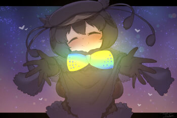 Rule 34 | 1girl, anchors (mono eye os), bird girl, bird wings, black cape, black gloves, black hair, black hat, blush, bow, bowtie, breasts, cape, commentary request, feathered wings, gloves, hat, head wings, heart, highres, kemono friends, large breasts, looking at viewer, night, short hair, sky, solo, star (sky), starry sky, western parotia (kemono friends), wings, yellow bow, yellow bowtie