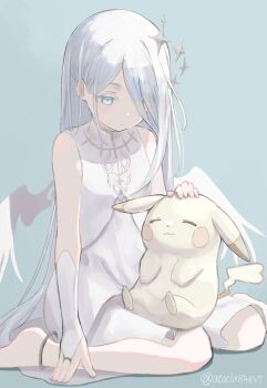 Rule 34 | 1girl, 25-ji nightcord de. (project sekai), acacia84847, bare arms, bare shoulders, blue background, blue eyes, blush, closed mouth, commentary request, full body, hair between eyes, hand on another's head, highres, long hair, project sekai, simple background, smile, white hair, wings, yoisaki kanade