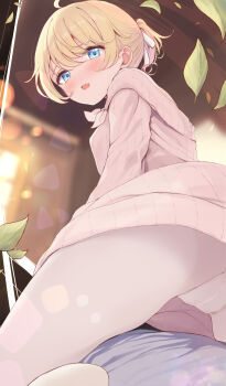 1girl blonde_hair blue_eyes blush chinese_commentary commentary_request esia_mariveninne_(komone_ushio) from_behind from_below highres komone_ushio leaf long_sleeves looking_at_viewer looking_back off-shoulder_sweater off_shoulder open_mouth original paid_reward_available pantyhose pink_sweater short_hair sweater white_pantyhose