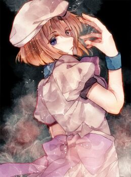 Rule 34 | 1girl, back bow, beret, black background, blue eyes, blue wrist cuffs, bow, bowtie, commentary request, dress, from behind, hair between eyes, hammett pizza, hand up, hat, higurashi no naku koro ni, looking at viewer, looking back, orange hair, puffy short sleeves, puffy sleeves, purple bow, purple bowtie, ryuuguu rena, short hair, short sleeves, solo, upper body, white dress, white hat, wrist cuffs