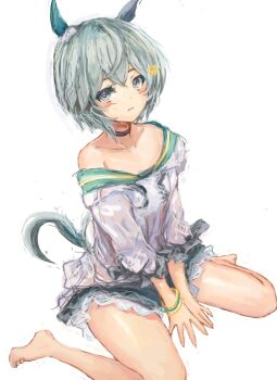 1girl animal_ears bare_shoulders barefoot blue_eyes blush bracelet breasts brown_choker choker collared_shirt commentary_request dress ear_covers flower green_sailor_collar grey_hair hair_between_eyes hair_flower hair_ornament hairclip horse_ears horse_girl horse_tail jewelry looking_at_viewer parted_lips sailor_collar seiun_sky_(reeling_in_the_big_one)_(umamusume) seiun_sky_(umamusume) shirt short_hair simple_background single_ear_cover sitting small_breasts solo sunflower sunflower_hair_ornament tail umamusume wariza white_background white_dress yanagi_wakana