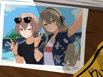 Rule 34 | 2girls, 404 logo (girls' frontline), absurdres, alternate costume, beach, black hairband, black shirt, blue sky, blush, bracelet, brown hair, closed mouth, commentary, commission, english commentary, eyewear on head, flag, girls' frontline, girls' frontline 2: exilium, green eyes, green hair, hair between eyes, hairband, hawaiian shirt, highres, holding, holding flag, island, jewelry, lainie (girls' frontline 2), leva (girls' frontline 2), long hair, looking at viewer, maldivian flag, mini flag, multiple girls, myticalcat, ocean, official alternate hair length, official alternate hairstyle, one eye closed, open clothes, open shirt, parted lips, photo (object), scar, scar across eye, scar on face, selfie, shirt, short hair, sky, smile, sunglasses, t-shirt, ump40 (girls' frontline), ump45 (girls' frontline), v, w, yellow eyes