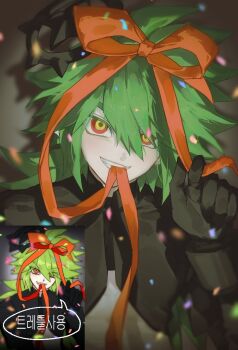 Rule 34 | 1boy, aotu world, black gloves, black jacket, black shirt, blurry, blurry background, bow, confetti, crop top, cropped jacket, eyes visible through hair, gloves, green hair, grin, hair between eyes, hair over one eye, hair ribbon, halo, hand up, holding, holding ribbon, jacket, korean commentary, korean text, long hair, looking at viewer, low ponytail, male focus, midriff, mouth hold, multicolored eyes, open mouth, ponytail, red bow, red eyes, red ribbon, reference inset, ribbon, ribbon in mouth, rnlcksmaalcls, shirt, smile, solo, speech bubble, teeth, teeth hold, upper body, xander (aotu world), yellow eyes