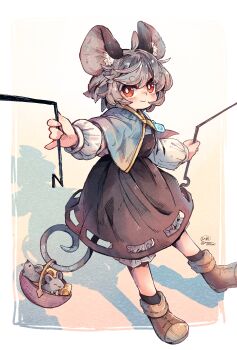 1girl animal_ear_fluff animal_ears basket black_dress black_socks bloomers blue_capelet blush bright_pupils brown_shoes capelet closed_mouth commentary dowsing_rod dress full_body grey_hair highres holding jewelry long_sleeves looking_at_viewer mame_komari mouse_(animal) mouse_ears mouse_girl mouse_tail nazrin necklace prehensile_tail red_eyes shoes short_hair smile socks solo standing tail thick_eyebrows touhou underwear white_bloomers white_pupils