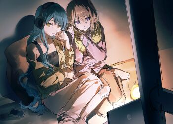 2girls bang_dream! bang_dream!_it&#039;s_mygo!!!!! barefoot black_tank_top blonde_hair blue_hair chinese_commentary commentary_request computer headphones highres laptop long_hair lu_bian_de_yecao_zai_changge medium_hair misumi_uika multiple_girls pants pink_pants pink_shirt purple_eyes shirt sidelocks tank_top togawa_sakiko yellow_eyes