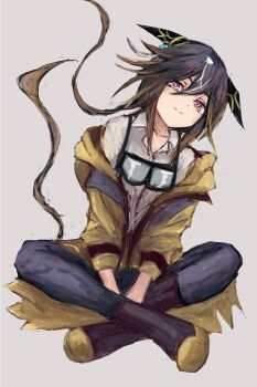 1girl animal_ears black_boots black_hair black_pants boots brown_eyes brown_hair closed_mouth coat collarbone collared_shirt crossed_legs ear_covers goggles goggles_around_neck gradient_eyes hair_between_eyes horse_ears horse_girl horse_tail long_hair looking_at_viewer multicolored_eyes multicolored_hair pants purple_eyes shirt simple_background sitting smile solo stay_gold_(umamusume) streaked_hair tail torn_clothes torn_coat umamusume white_hair white_shirt yanagi_wakana yellow_coat