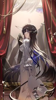 1girl absurdres black_gloves black_hair breasts commentary_request constance_(honkai:_star_rail) demon_girl demon_horns demon_tail dress ekina_(1217) from_behind gloves hand_up hat highres holding holding_unworn_clothes holding_unworn_hat honkai:_star_rail honkai_(series) horns long_hair long_sleeves looking_at_viewer mole mole_under_eye purple_hair smile sun_hat tail unworn_hat unworn_headwear very_long_hair white_dress white_gloves white_hat