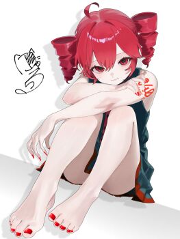 1girl ahoge arm_on_knee bare_arms barefoot black_shirt black_skirt character_name closed_mouth commentary_request convenient_leg double-parted_bangs drill_hair fingernails hair_between_eyes highres kasane_teto kasane_teto_(utau) miniskirt nail_polish number_tattoo ravukurahuto_2d red_eyes red_hair red_nails red_trim shirt shoulder_tattoo signature sitting skirt skirt_set sleeveless sleeveless_shirt smile tattoo toenail_polish toenails toes twin_drills utau