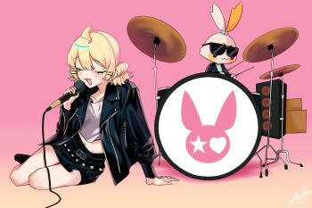 1girl :3 absurdres apt._(rose_&amp;_bruno_mars) belt blonde_hair commentary crop_top drum drum_set drumsticks famillie_(millie_parfait) fangs gradient_background hair_ornament hairclip highres instrument jacket ko3n leather leather_jacket long_sleeves millie_parfait miniskirt multiple_belts navel nijisanji nijisanji_en open_mouth rabbit short_hair signature singing skirt smile sunglasses tied_ears virtual_youtuber