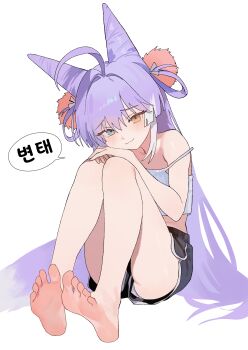 1girl absurdres ahoge bare_arms bare_shoulders barefoot black_shorts blue_eyes blush brown_eyes camisole closed_mouth commentary_request crop_top dolphin_shorts feet fox_girl fox_tail full_body hair_horns heterochromia highres korean_commentary legs long_hair looking_at_viewer multicolored_hair nbee_ya purple_hair shorts sitting sleeping sleeveless smile soles speech_bubble stellive tail tenko_shibuki thighs toes translation_request two-tone_hair very_long_hair virtual_youtuber white_camisole white_hair white_streaks