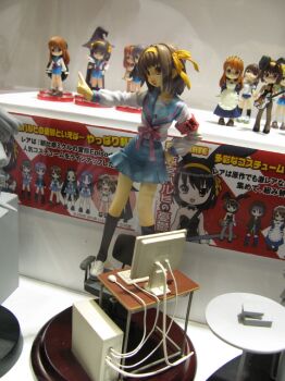 00s 6+girls armband asahina_mikuru brown_hair computer computer_tower figure figure_(medium) kneehighs multiple_girls nagato_yuki photo_(medium) red_armband short_hair socks suzumiya_haruhi suzumiya_haruhi_no_yuuutsu wonder_festival wonder_festival_2007