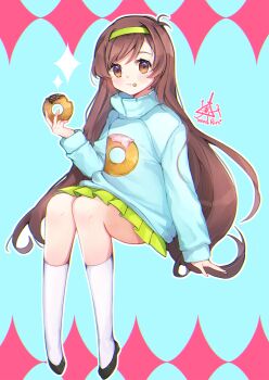 1girl artist_name bill_cipher blue_background blue_shirt brown_hair donut donut_print eating food food_on_face food_print full_body gravity_falls green_hairband green_skirt hairband highres holding holding_food invisible_chair long_hair mabel_pines shirt sitting skirt socks turtleneck very_long_hair white_socks woorin