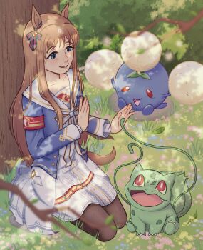 Rule 34 | 1girl, animal ears, armband, blue eyes, blue jacket, blush, bow, brown hair, bulbasaur, collarbone, dress, ear bow, ear ornament, ear ribbon, fangs, flower, full body, gen 1 pokemon, gen 2 pokemon, grass, grass wonder (stone-piercing blue) (umamusume), grass wonder (umamusume), highres, horse ears, horse girl, horse tail, jacket, jumpluff, long hair, long sleeves, multicolored hair, nintendo, open mouth, outdoors, pantyhose, parted lips, plant, pokemon, pokemon (creature), red armband, red eyes, sailor collar, seiza, shirt, sitting, skirt, smile, tail, tarupuriin, tree, umamusume, vines, white dress, white hair, white sailor collar