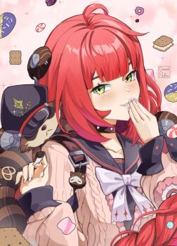 1girl ahoge animal animal_on_back black_sailor_collar blunt_bangs blush bow chest_bow commentary cookie dazed_pedler double-parted_bangs fingernails food food-themed_background green_eyes hand_to_own_mouth highres kamanosuke_(zenless_zone_zero) long_hair long_sleeves looking_at_viewer nail_polish parted_lips pink_background pink_sweater raccoon red_hair sailor_collar smile solo_focus sweater ukinami_yuzuha upper_body white_bow white_nails zenless_zone_zero