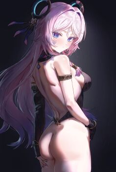 1girl ass asymmetrical_gloves backless_shirt bare_back black_background black_gloves black_shirt black_sleeves blue_eyes blush bottomless breasts citlali_(genshin_impact) colored_tips commentary cowboy_shot facial_mark floating_headgear forehead_mark genshin_impact gloves headgear highres kadokadokado long_hair looking_at_viewer median_furrow medium_breasts mismatched_gloves multicolored_hair pink_hair pink_pupils purple_hair ring_hair_ornament shirt sideboob solo triangle triangle_facial_mark turning_head