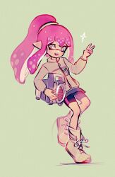 Rule 34 | 1girl, bike shorts, boots, commentary, cross-laced footwear, full body, glint, green background, high ponytail, highres, holding, holding weapon, inkling, inkling girl, inkling player character, long hair, nintendo, open mouth, pink eyes, pink hair, pointy ears, popop tart, simple background, sloshing machine (splatoon), smile, solo, sparkle, splatoon (series), splatoon 3, tentacle hair, weapon, white footwear