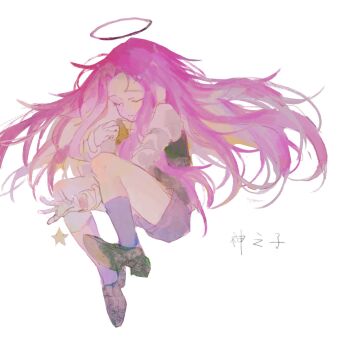 1boy black_shoes black_vest chinese_commentary chinese_text commentary_request curtained_hair grey_shorts grey_socks halo hatsutori_hajime highres invisible_chair long_hair male_focus parted_bangs pink_hair saibou_shinkyoku shirt shoes shorts simple_background sitting socks solo star_(symbol) vest vihua6 white_background white_shirt