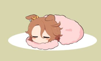 1girl animal_ears blush brown_hair chibi chibi_only closed_eyes commentary_request ears_down full_body gomashio_(goma_feet) green_background hair_between_eyes horse_ears horse_girl lying narita_taishin_(umamusume) no_mouth on_stomach short_hair sleeping solo umamusume under_covers