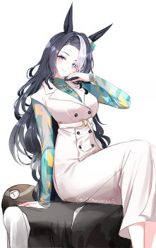 1girl animal_ears belt black_hair blue_shirt blush breasts closed_mouth dress horse_ears horse_girl horse_tail jewelry large_breasts long_hair long_sleeves looking_at_viewer mejiro_ramonu_(umamusume) mole mole_under_eye multicolored_hair necklace purple_eyes romi_(346_ura) shirt simple_background sitting smile solo streaked_hair tail umamusume white_background white_belt white_dress white_hair