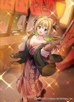 1girl 1other bag banner bath_yukata black_haori blonde_hair breasts cana_(z/x) cleavage copyright_notice feathered_wings floral_print floral_print_kimono food geta green_wings hair_ornament haori holding holding_bag holding_food japanese_clothes kimono lantern large_breasts long_hair looking_at_viewer mini_wings noren official_art open_mouth outdoors paper_bag paper_lantern print_kimono red_kimono shirt sparkle standing standing_on_one_leg taiyaki takase_kou two_side_up wagashi white_shirt wings yellow_eyes yukata z/x