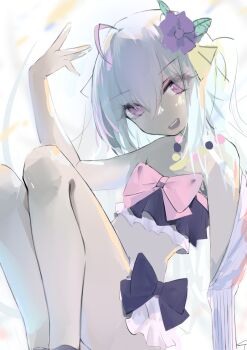 1girl absurdres ahoge armpit_crease azusa_(blue_archive) azusa_(swimsuit)_(blue_archive) bikini blue_archive bow detached_sleeves eyes_visible_through_hair flower frilled_bikini frills hair_between_eyes hair_flower hair_ornament hand_up he_yue head_tilt highres knees_up leaf leaf_hair_ornament long_hair looking_at_viewer miniskirt open_mouth purple_eyes sidelocks simple_background sitting skirt smile solo strapless strapless_bikini swimsuit teeth upper_teeth_only white_background white_hair