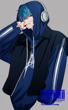 Rule 34 | 1boy, alternate costume, black jacket, blue hair, blue hoodie, brant (wuthering waves), commentary, cropped torso, english commentary, grey background, hair between eyes, hand up, headphones, highres, hood, hood up, hoodie, jacket, male focus, multicolored hair, parted lips, pink eyes, sae naiyatsu, simple background, smile, solo, streaked hair, v, wuthering waves