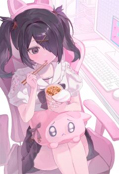 1girl ame-chan_(needy_girl_overdose) black_hair black_skirt bunnygray0527 cat chair chopsticks commentary computer computer_keyboard computer_mouse food gaming_chair grey_eyes hair_ornament hair_over_one_eye highres holding holding_chopsticks instant_noodles light_blush monitor needy_girl_overdose nissin_cup_noodle pink_cat puffy_short_sleeves puffy_sleeves shirt short_sleeves sitting skirt solo stuffed_animal stuffed_cat stuffed_toy swivel_chair tongue tongue_out twintails white_background white_shirt x_hair_ornament
