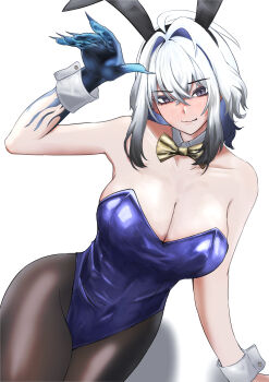 1girl absurdres alternate_costume animal_ears bare_shoulders black_pantyhose blue_hair blue_leotard breasts cleavage closed_mouth colored_inner_hair commentary_request fake_animal_ears galbrena_(wuthering_waves) grey_hair hair_between_eyes hair_intakes hand_up highleg highleg_leotard highres kanicoro large_breasts leotard looking_at_viewer medium_hair multicolored_hair pantyhose purple_eyes rabbit_ears simple_background smile solo strapless strapless_leotard white_background wrist_cuffs wuthering_waves
