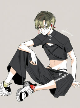 1boy adidas akua arm_support black_pants black_shirt blonde_hair closed_mouth commentary_request full_body gradient_hair grey_background hair_between_eyes heterochromia highres kannazuki_ai king_of_prism looking_at_viewer male_focus multicolored_hair navel pants pretty_rhythm pretty_series red_eyes shirt shoes short_hair short_sleeves shrug_(clothing) simple_background sitting sneakers solo sportswear yellow_eyes