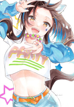 1girl animal_ears belt black_hair blue_sleeves blush brown_eyes commentary_request cowboy_shot crop_top crop_top_overhang cropped_shirt daitaku_helios_(umamusume) denim floating_hair forehead highres horse_ears horse_girl horse_tail jewelry layered_sleeves long_hair long_sleeves looking_at_viewer marker_(medium) multicolored_hair navel necklace open_mouth orange_belt pearl_necklace print_shirt shin_kun30 shirt short_over_long_sleeves short_sleeves signature simple_background smile solo star_(symbol) stomach straight-on streaked_hair t-shirt tail traditional_media umamusume white_background white_shirt