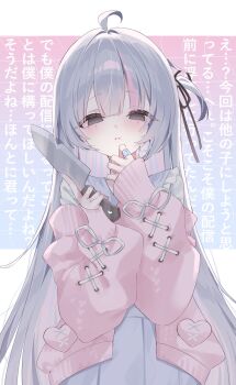 1girl ahoge black_eyes black_ribbon blush cardigan choppy_bangs colored_inner_hair commentary dress empty_eyes grey_dress grey_hair hair_ribbon hands_up highres holding holding_knife knife long_hair long_sleeves looking_at_viewer multicolored_hair one_side_up original parted_lips pink_cardigan ribbon smile solo translation_request upper_body yu_o015