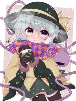1girl black_gloves black_hat blush bow coffee commentary_request cup disposable_coffee_cup disposable_cup eyeball frilled_sleeves frills gloves green_eyes green_hair green_skirt hat hat_bow hat_ribbon heart heart_of_string highres holding holding_cup komeiji_koishi ribbon scar shirt skirt snowflakes snowing soesoe300 third_eye touhou wide_sleeves yellow_bow yellow_ribbon yellow_shirt