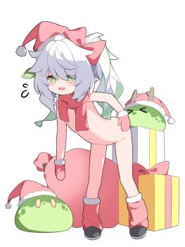 >_< 1girl absurdres black_shoes box christmas christmas_present commentary cross-shaped_pupils dendro_slime_(genshin_impact) flat_chest flying_sweatdrops fur-trimmed_headwear fur-trimmed_socks fur_trim genshin_impact gift gift_box green_eyes green_hair hat highres leaning_forward loli long_hair loose_socks multicolored_hair nahida_(genshin_impact) navel nude open_mouth pointy_ears red_hat red_scarf red_socks sack santa_hat scarf shirousagi_(user_erwx7425) shoes side_ponytail simple_background slime_(genshin_impact) socks streaked_hair symbol-shaped_pupils white_background white_hair